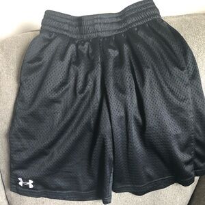 Under Armour Boys Mesh Black Shorts, Medium